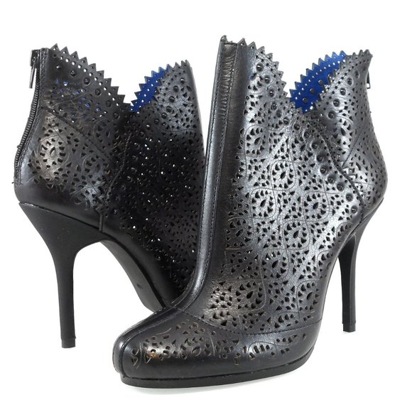NIB$348 Juicy Couture Karina Perforated Laser-Cut Leather Studded Bootie Heel 10 - Picture 2 of 10